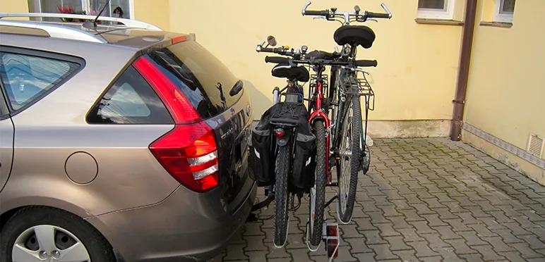 Nosič kol na tažném zařízení osobního auta